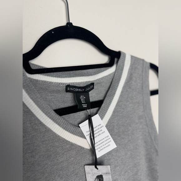 Sincerly Jules Versatil Grey Top & Skirt Set White Accents NWT - Picture 6 of 9